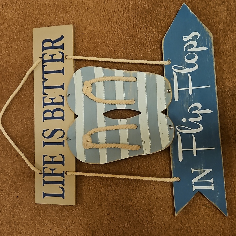 NWOT Life Is Better in Flip Flops hanging sign